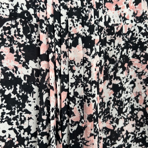 NYJD, Size: S, Pink/Black/white, Floral Motif, Silky and Loose Style Blouse 👚 - Picture 8 of 11